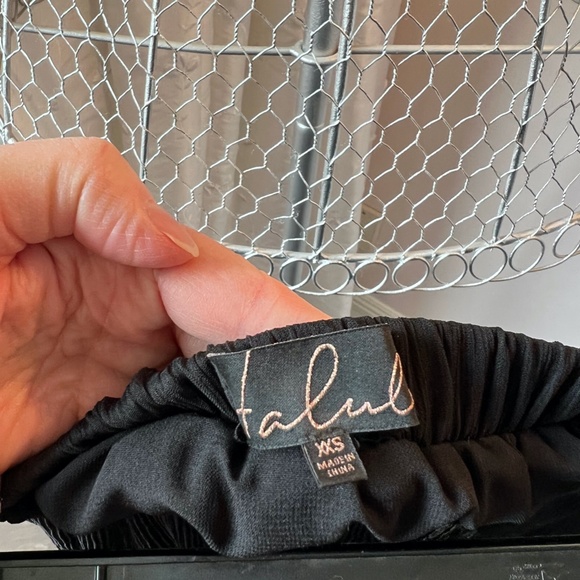 Talula Black PleatedSkirt with elastic waist - Picture 3 of 3